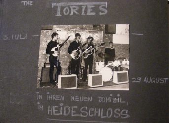 Die Tories 1964 im Heideschl&ouml;&szlig;chen - mit KLICK zum gr&ouml;&szlig;eren Bild